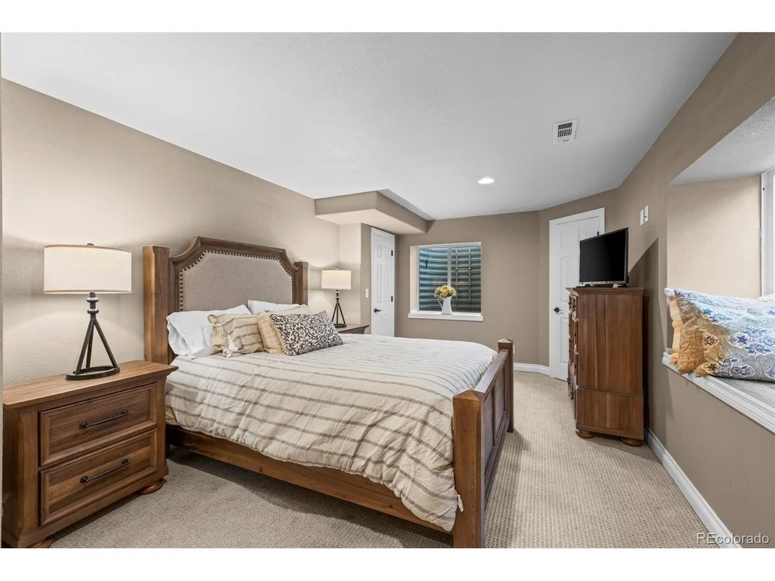Photo of 5565 Southwind Cir