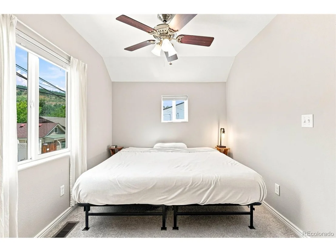 Photo of 317 3rd Ave