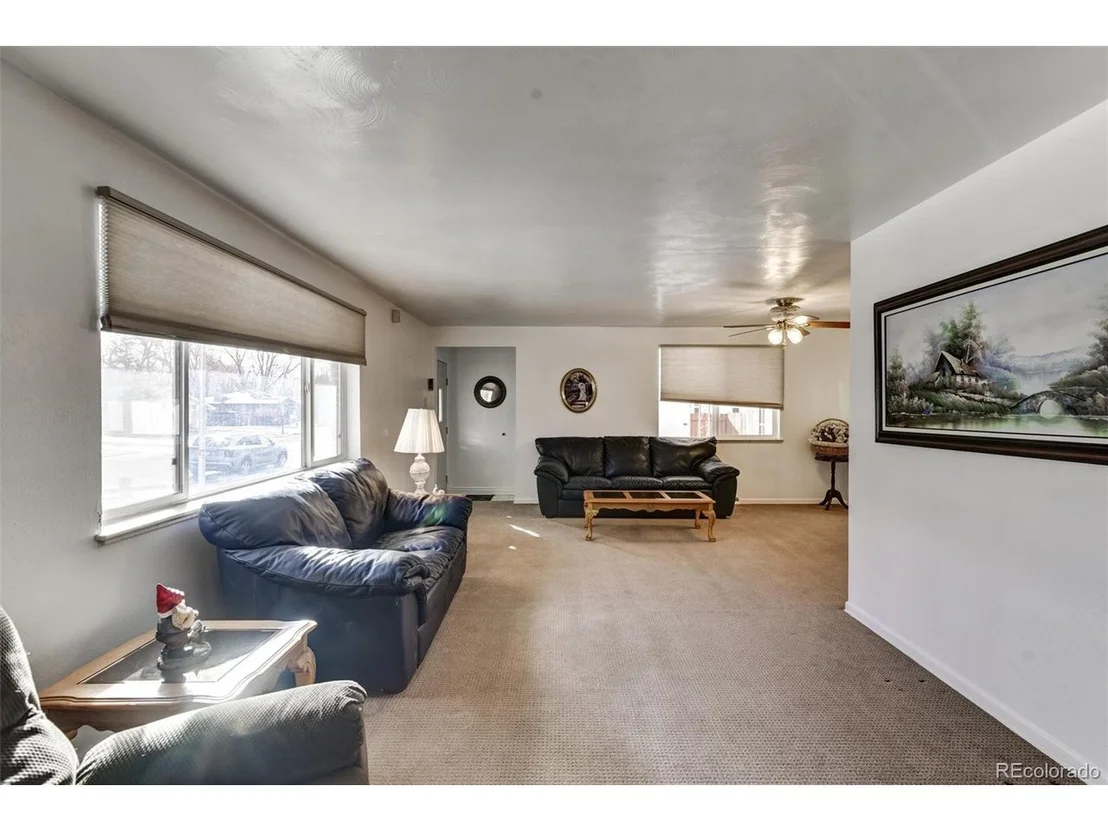 Photo of 6043 Field St