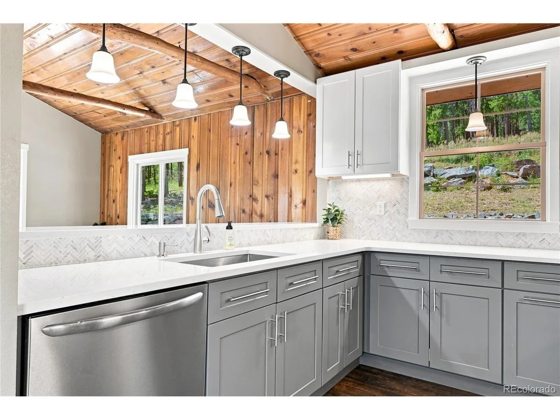 Photo of 356 Gold Rd