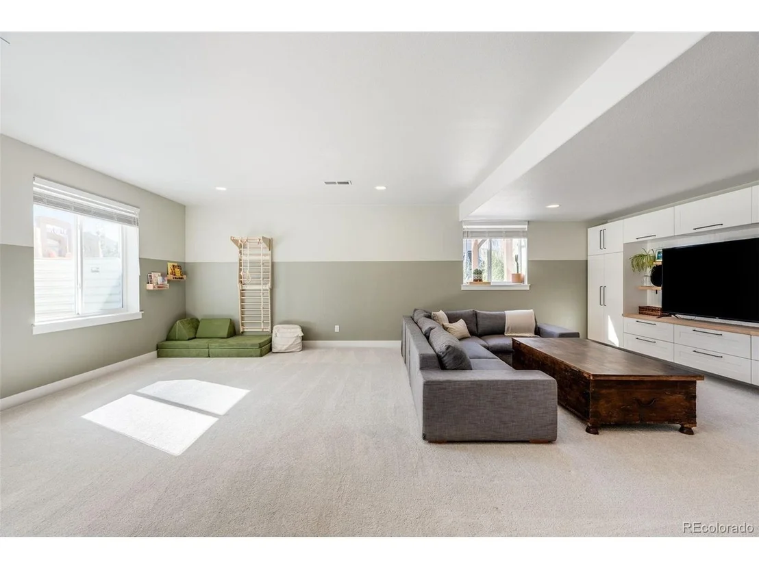 Photo of 353 Mount Rainier St