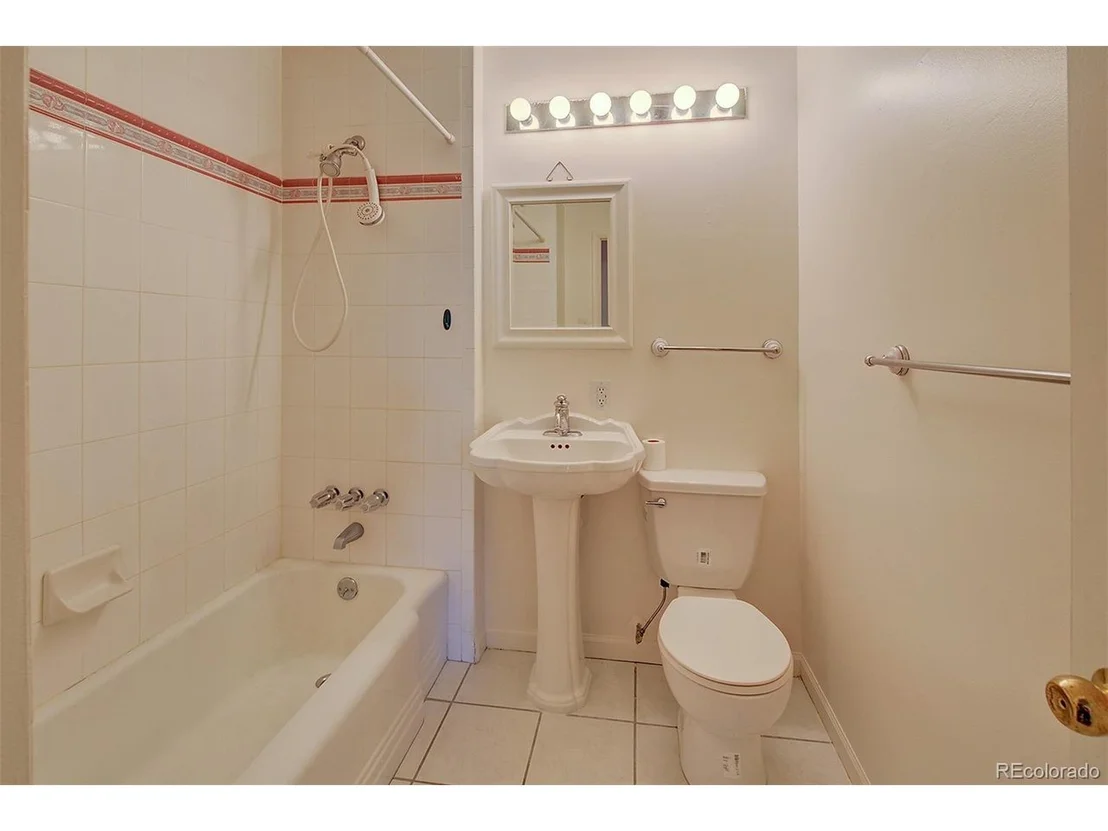 Photo of 6054 Iris Way