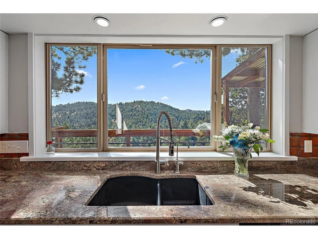 Photo of 6537 Vesuvius Rd