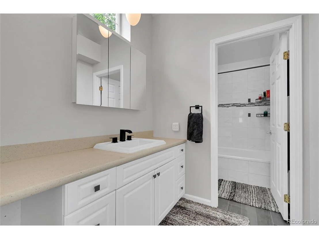 Photo of 845 Jasmine St