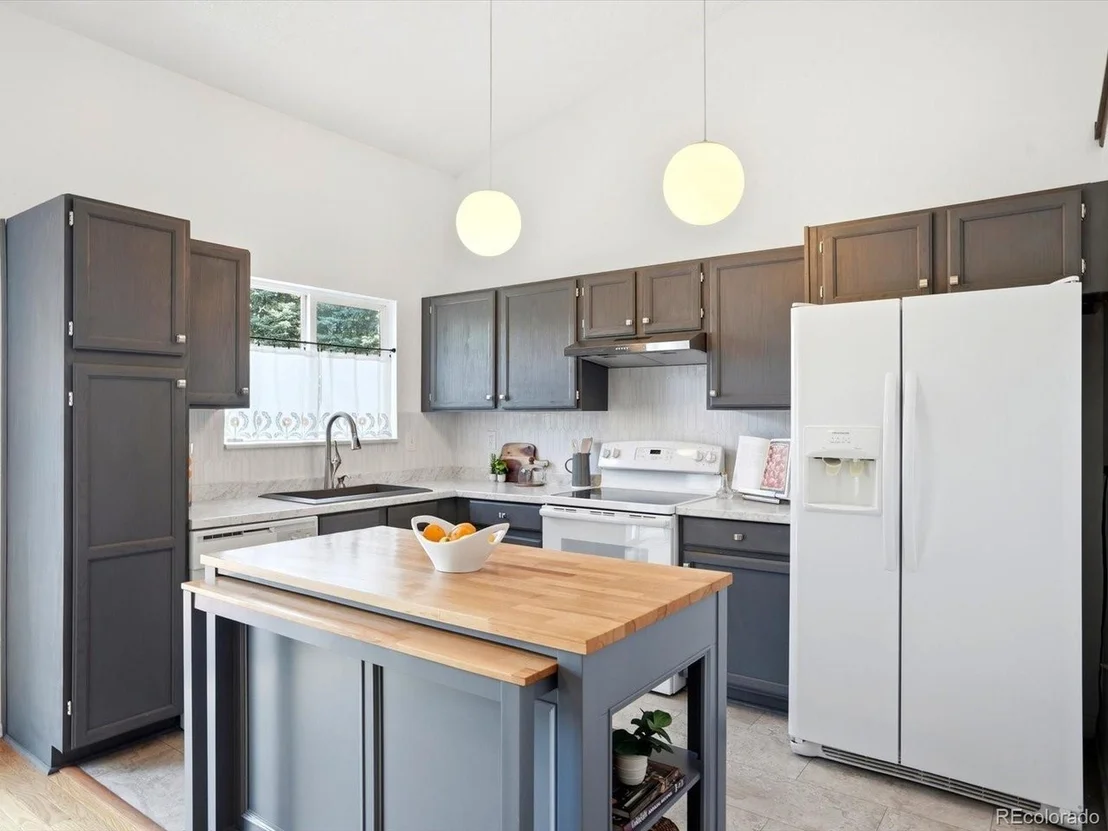 Photo of 3863 W 63rd Pl