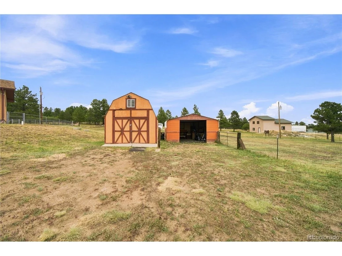 Photo of 8087 Oak Dr