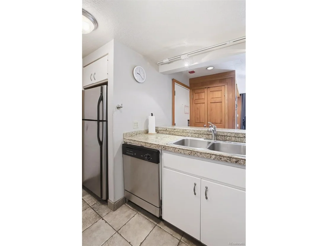 Photo of Unit 2015 at 21700 US Highway 6