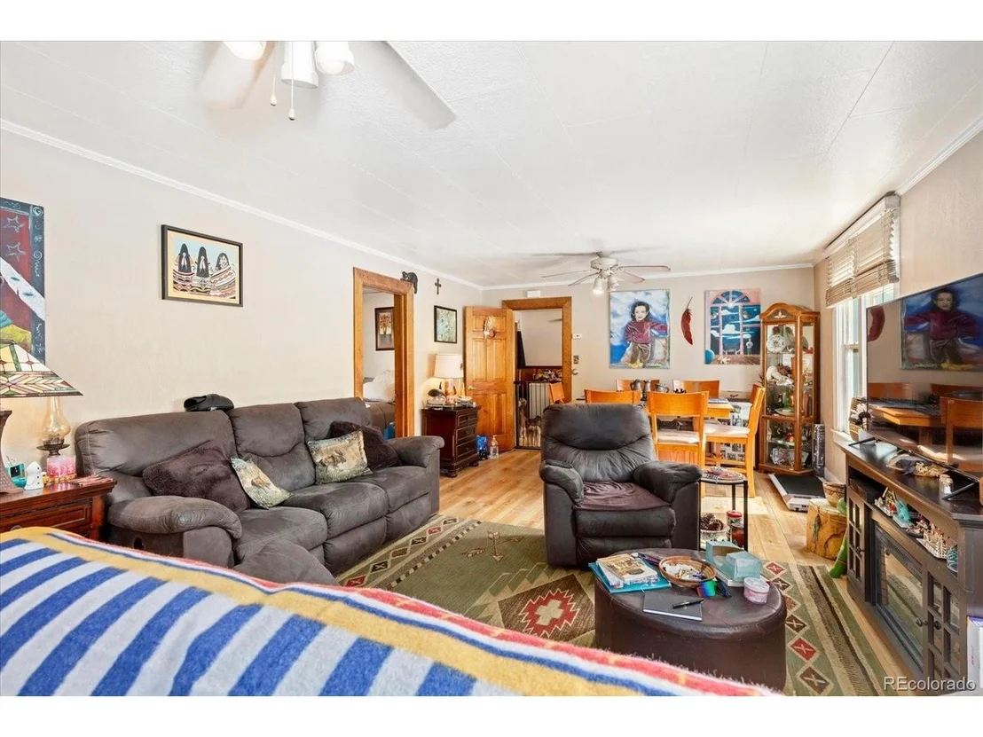 Photo of 622 W 2nd St