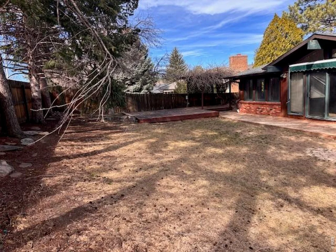 Photo of 3331 Lakeview Cir