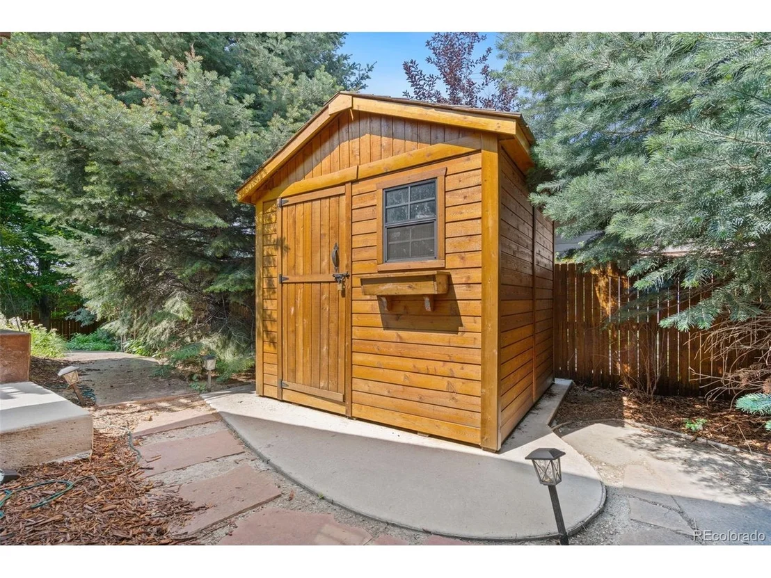Photo of 3035 Deframe Rd
