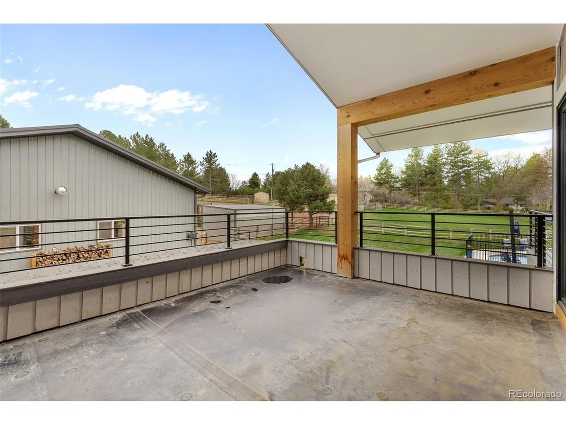 Photo of 620 Front Range Rd