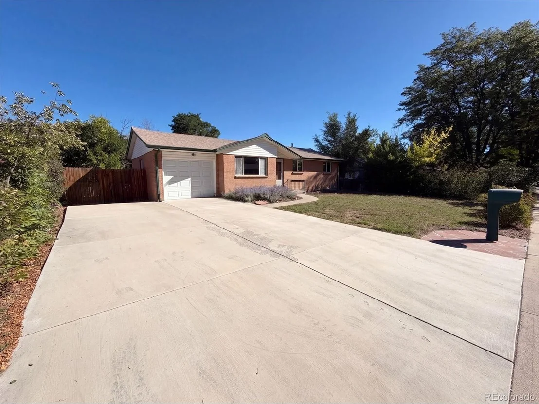 Photo of 12129 E Exposition Dr