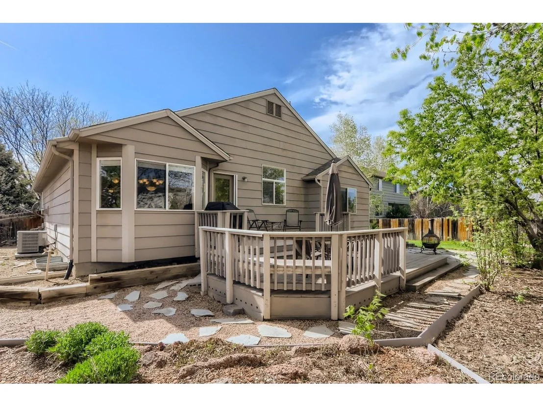 Photo of 738 Sandpoint Dr