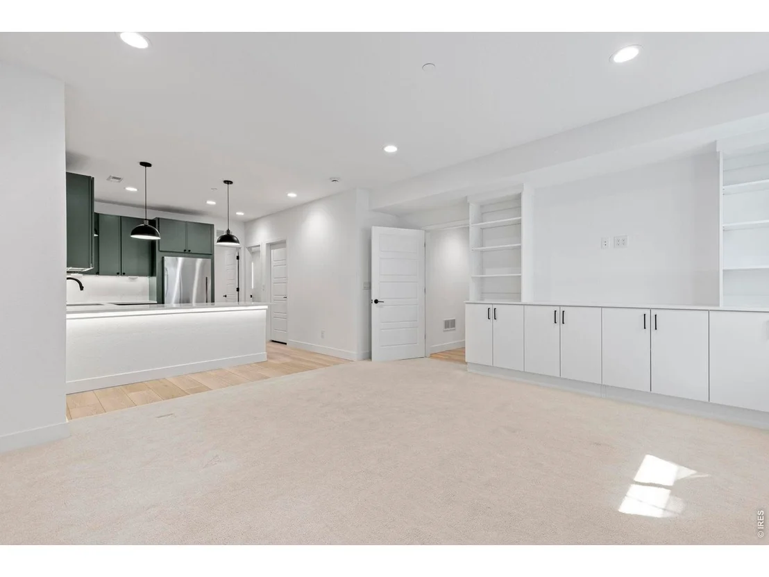 Photo of 592 Central Park Cir