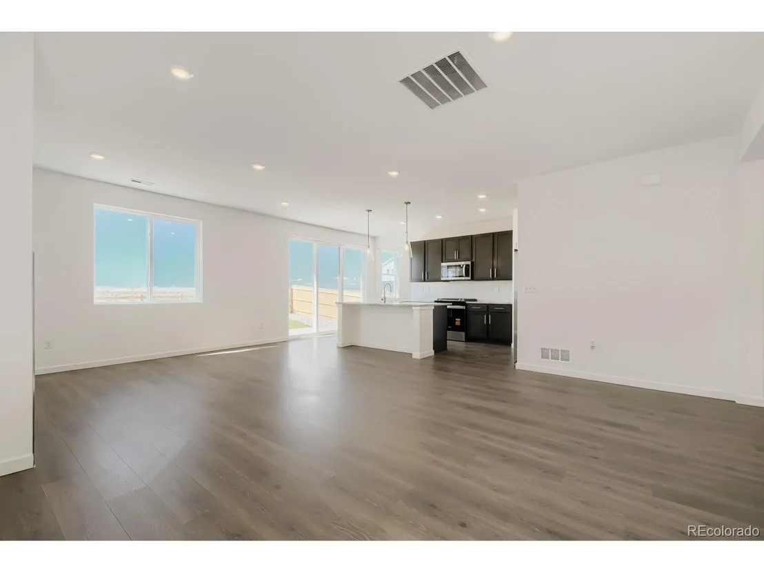 Photo of 46426 Heritage Ave