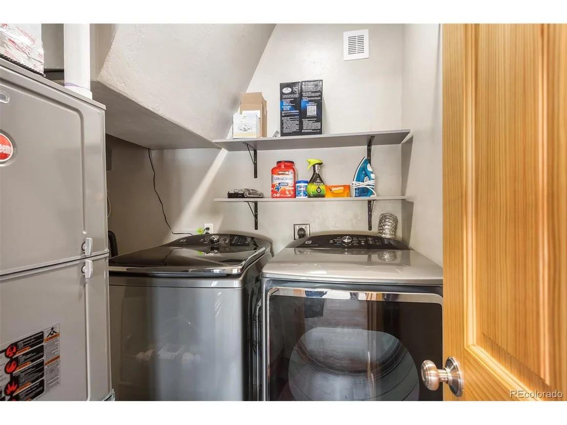 Photo of 1477 Lakeside Dr