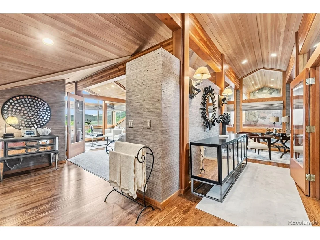 Photo of 204 Clover Ln