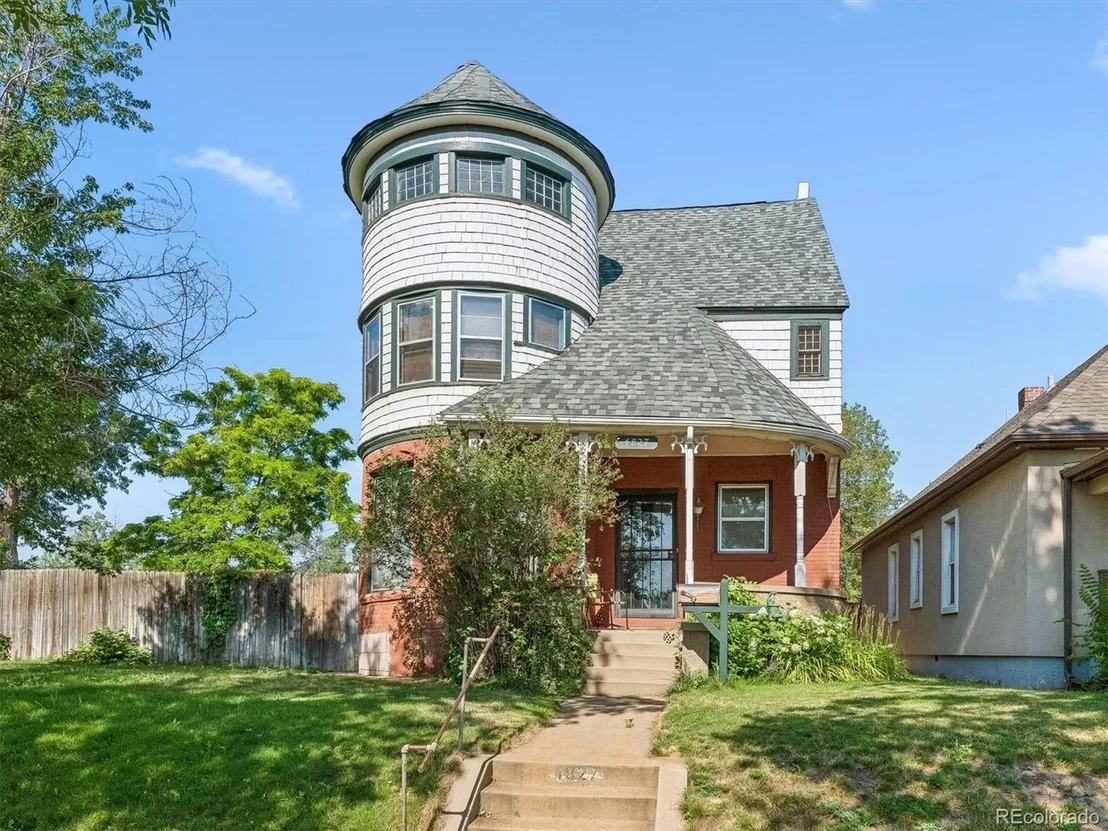 Photo of 4827 Lowell Blvd