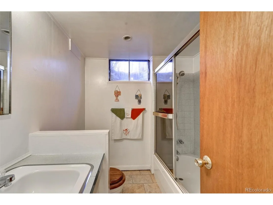 Photo of 6043 Field St