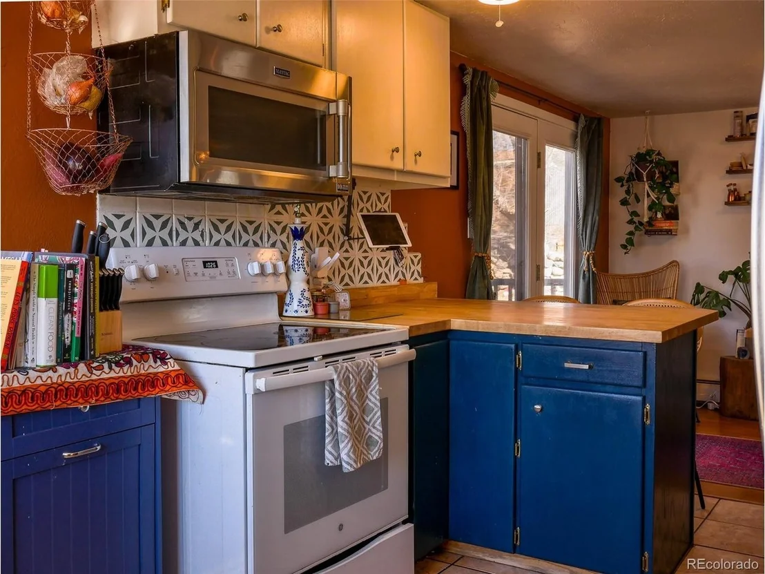 Photo of 541 W 7th St