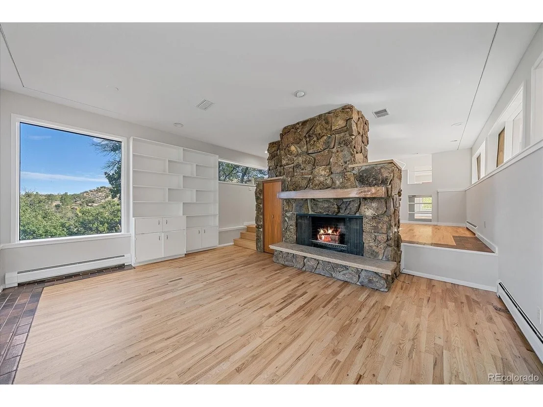 Photo of 560 Valley Rd