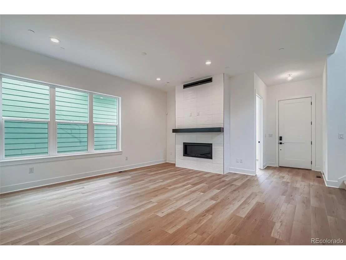 Photo of 948 Promenade Dr