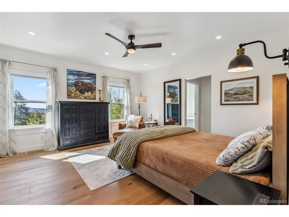 Photo of 372 Park View Dr