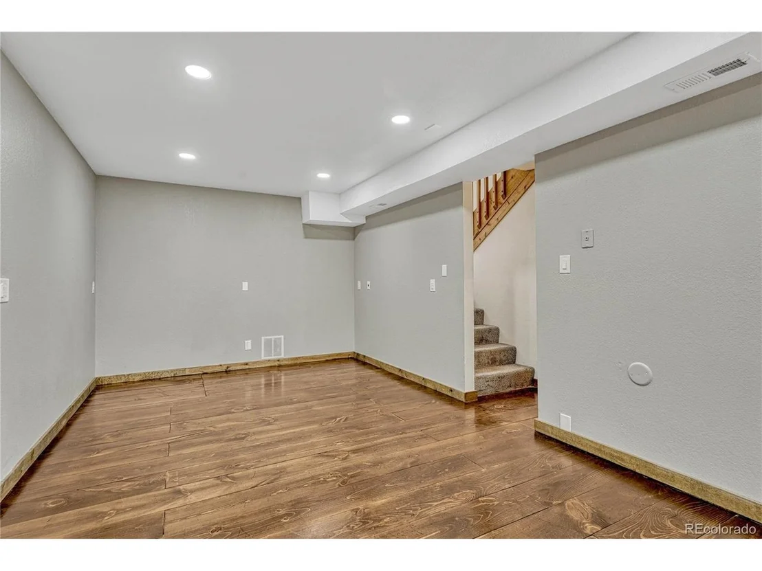 Photo of 19 E Pine Dr