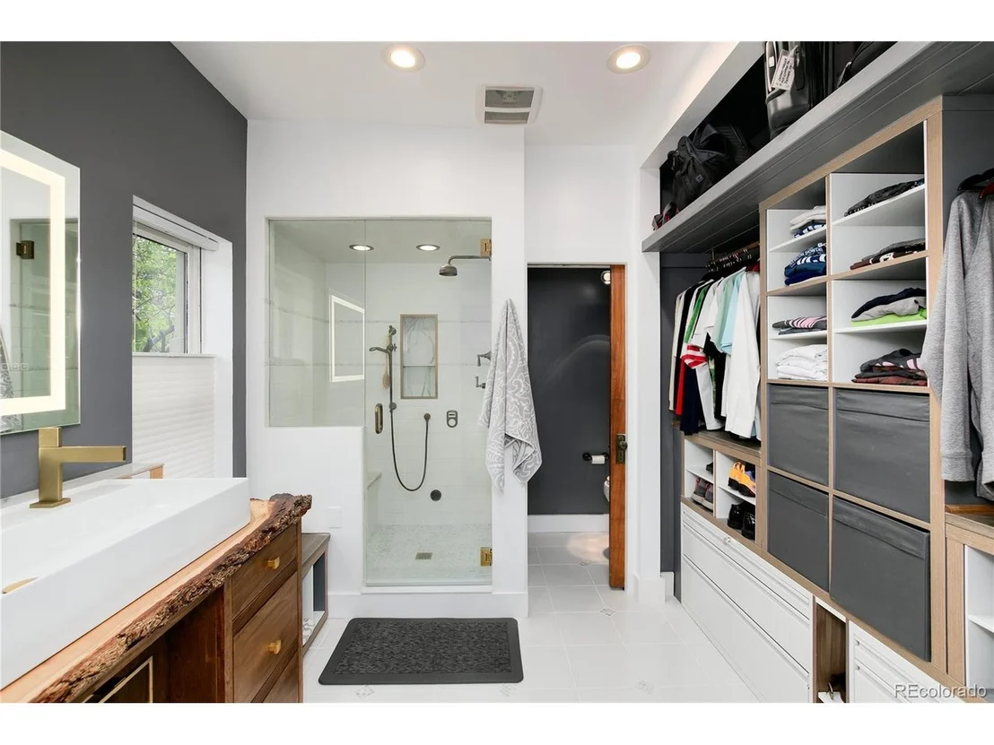 Photo of 3115 Lowell Blvd