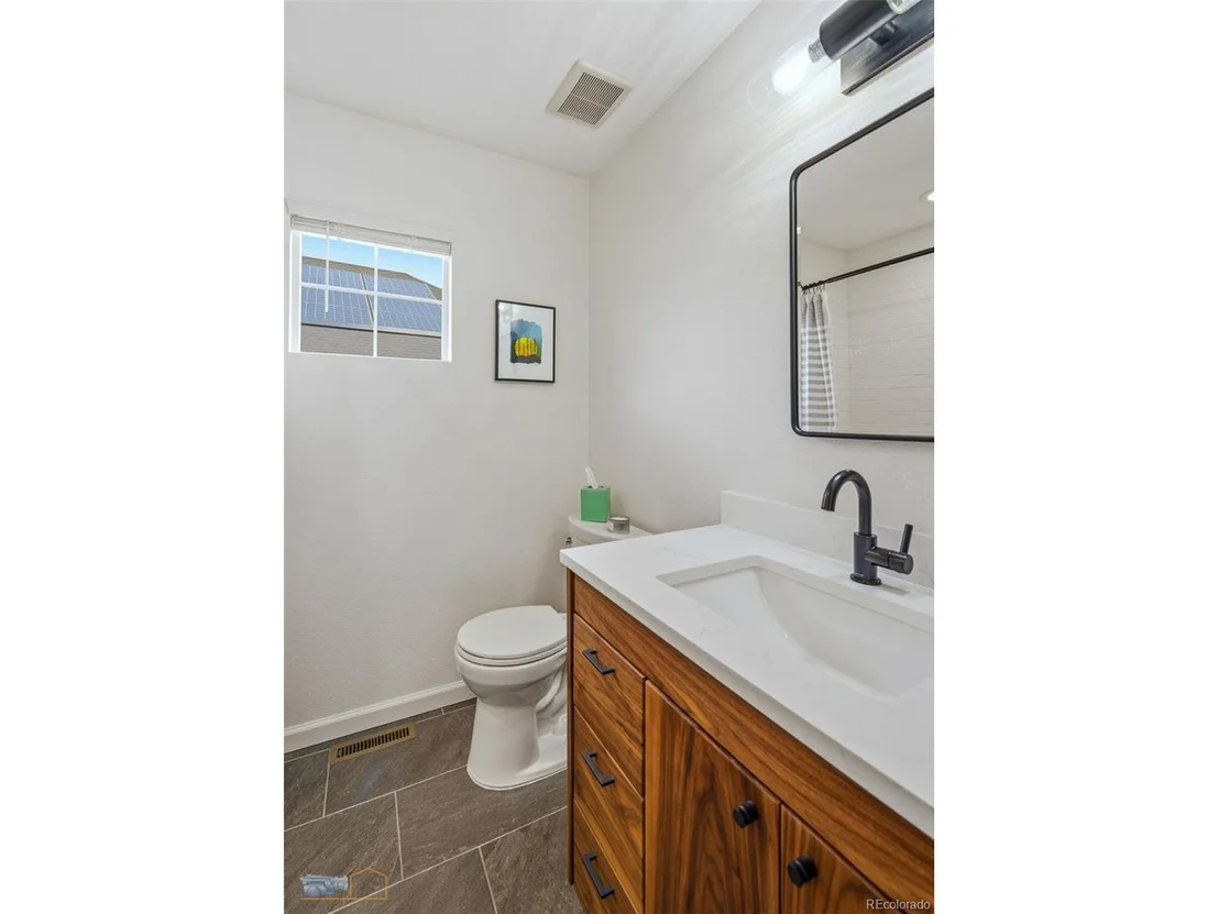 Photo of 592 Spruce Cir