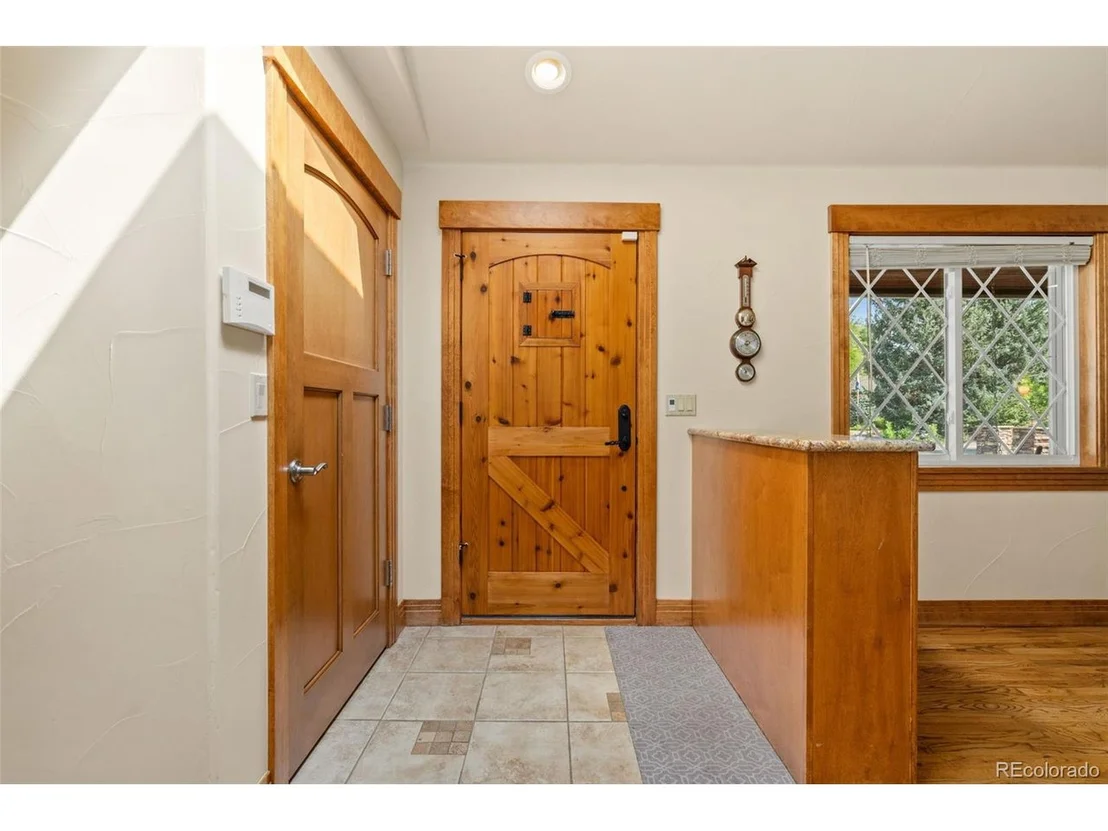 Photo of 3035 Deframe Rd