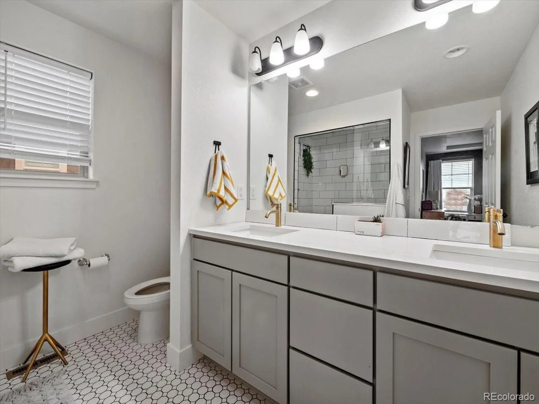 Photo of 1097 Acadia Cir