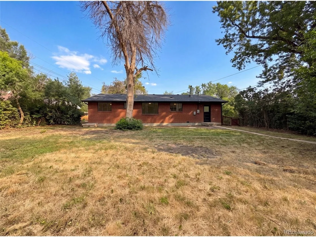 Photo of 1950 Edgewood Dr