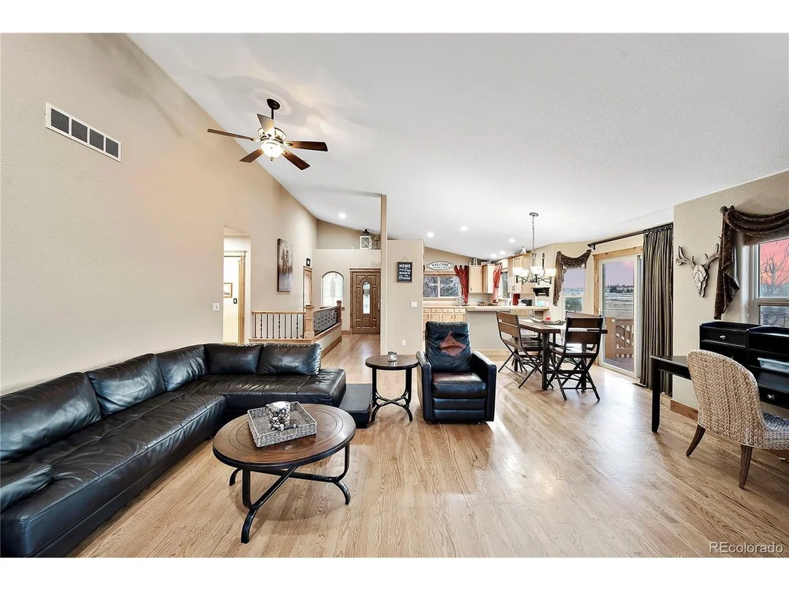 Photo of 855 Gregory Cir