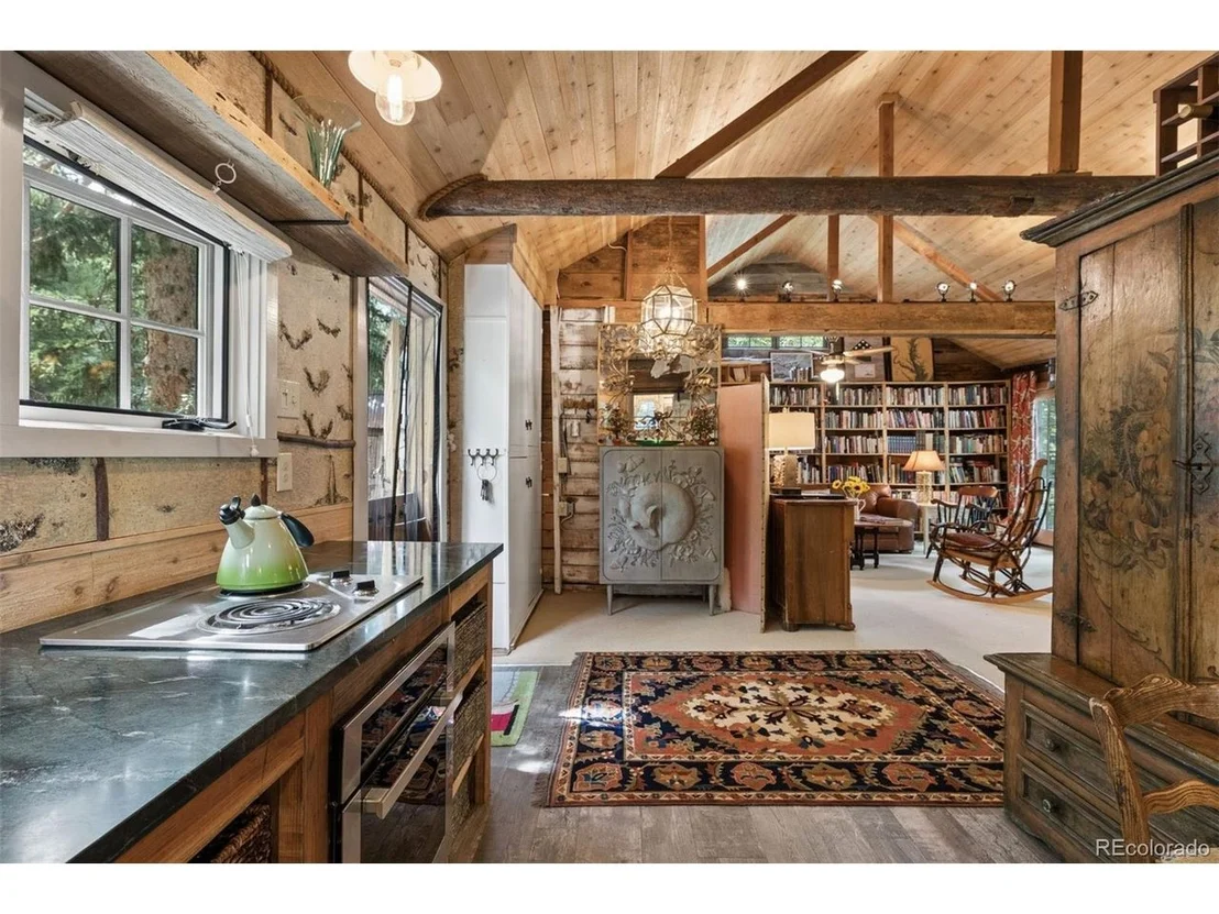 Photo of 3141 Riverside Dr