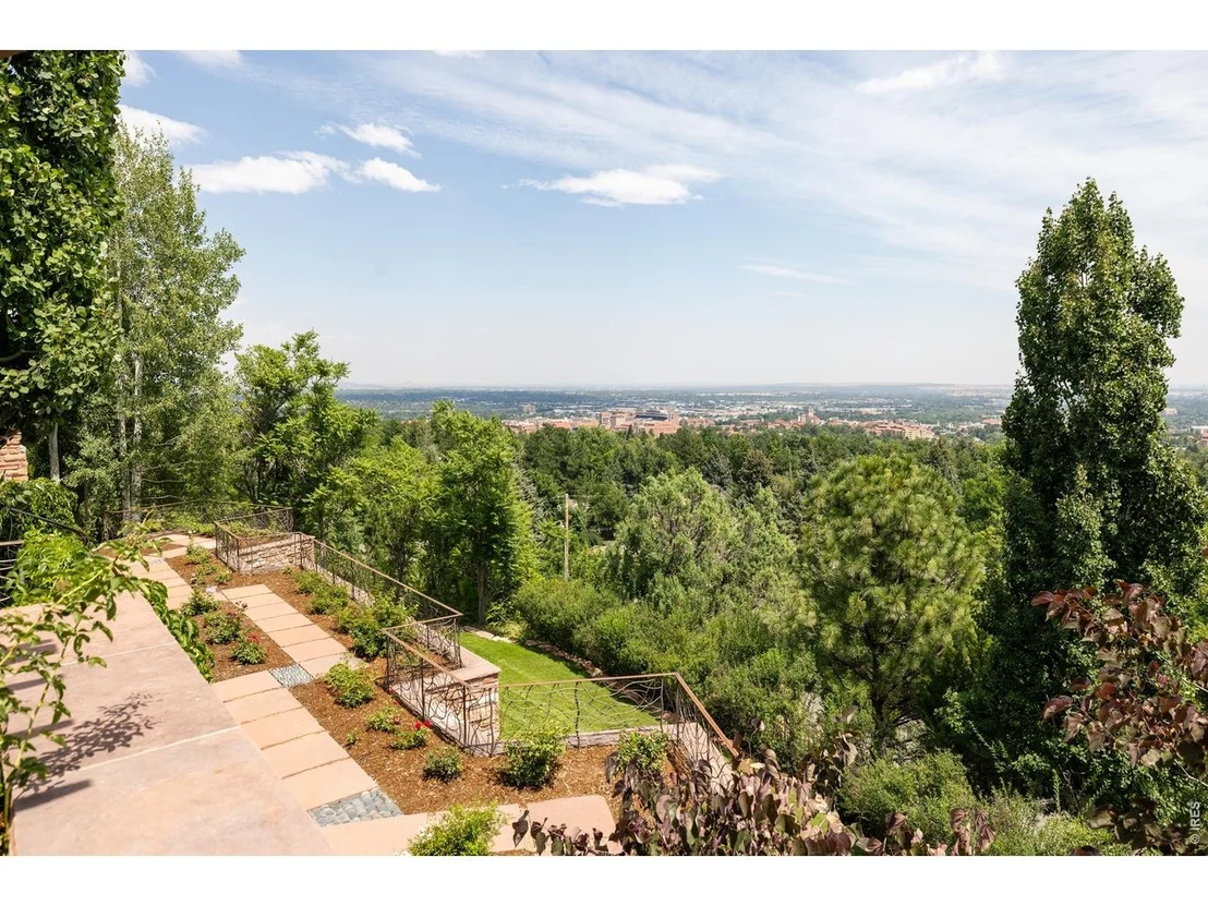 Photo of 333 Bellevue Dr