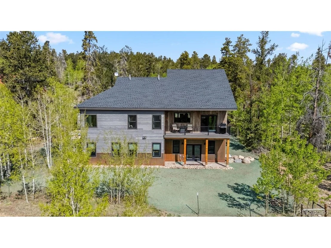 Photo of 372 Park View Dr