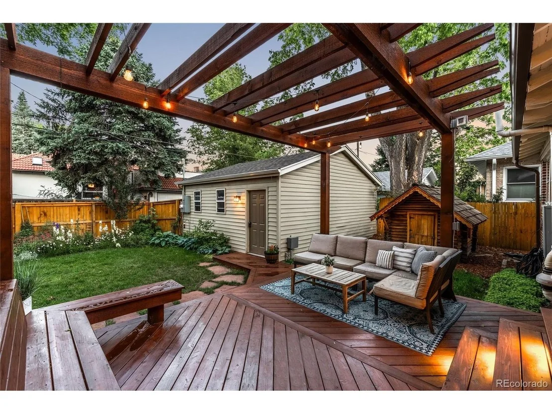Photo of 622 Cook St