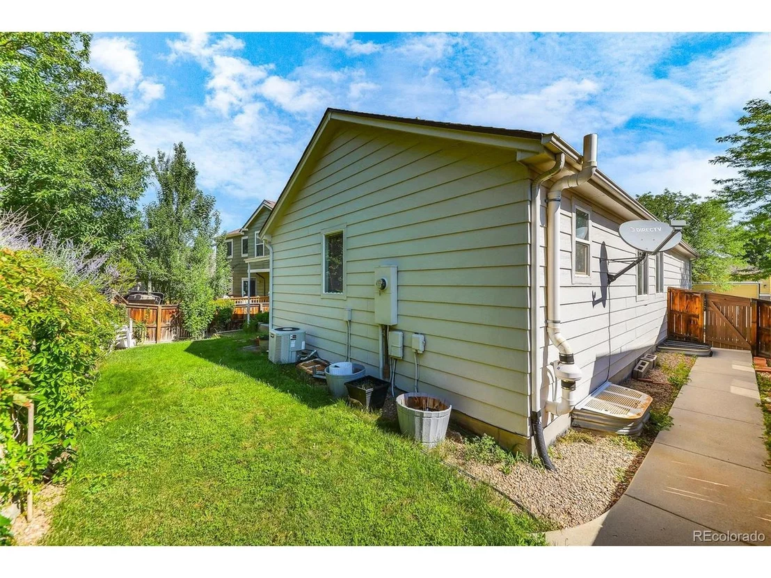 Photo of 9649 Queenscliffe Dr