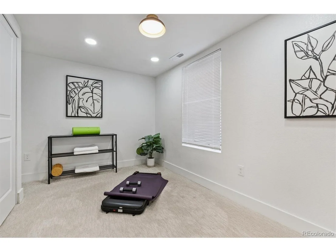 Photo of 3360 Broadway St