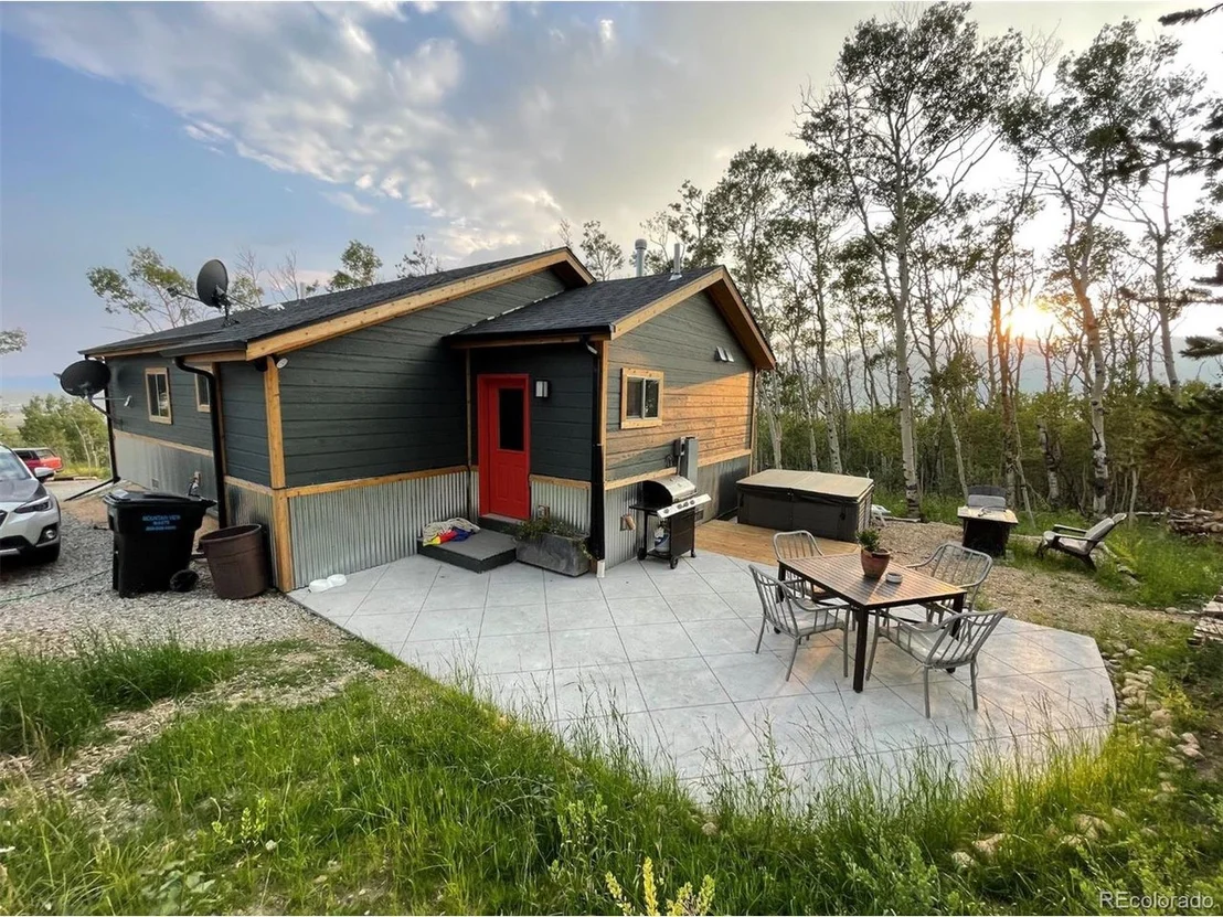 Photo of 1550 Georgia Dr
