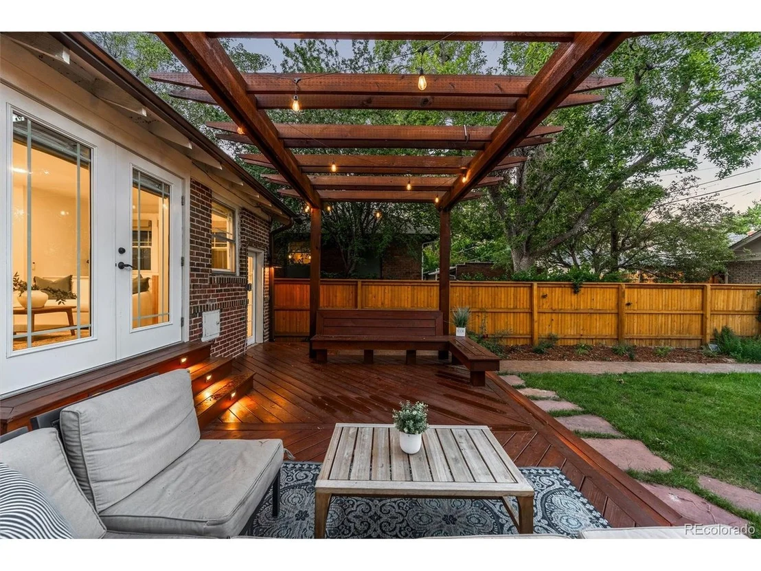 Photo of 622 Cook St
