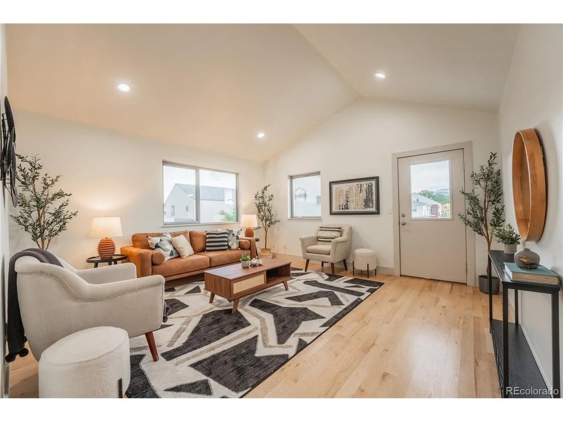 Photo of 6892 Juniper Ct
