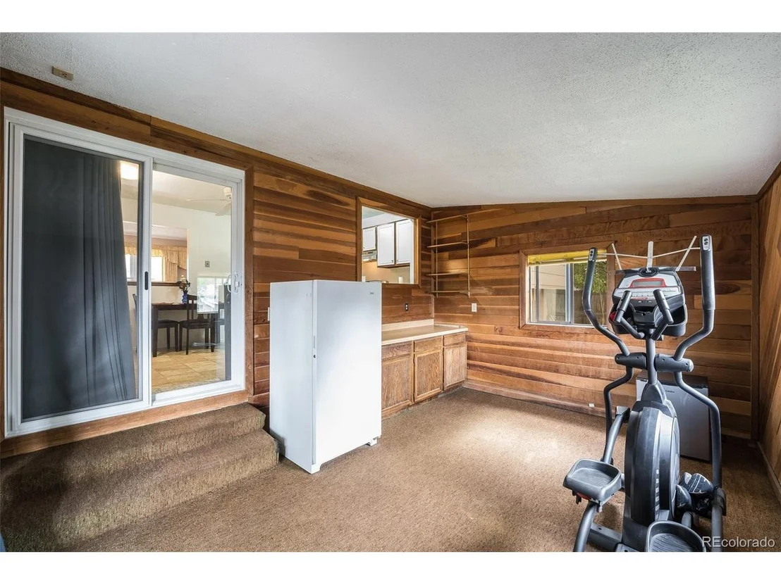 Photo of 215 Summit Cir