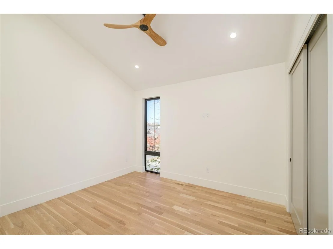 Photo of 568 Cook St