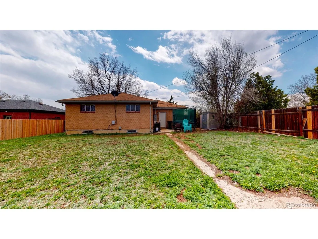 Photo of 423 Leonard Ln