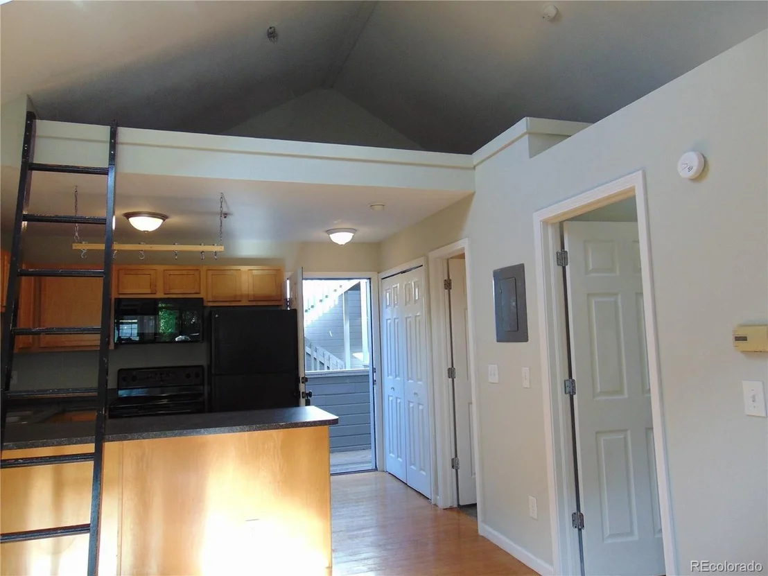 Photo of Unit 302 at 1405 Broadway St