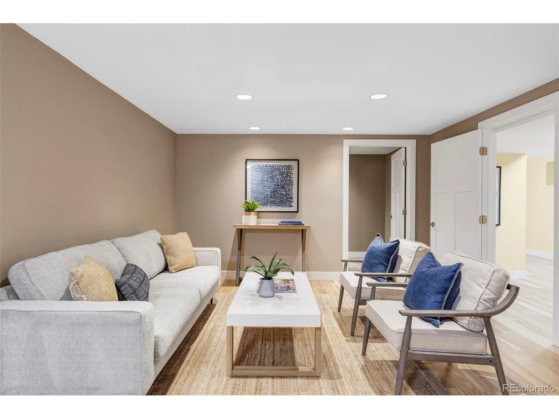 Photo of 365 Seminole Dr