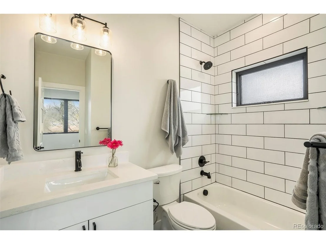 Photo of 1165 Locust St