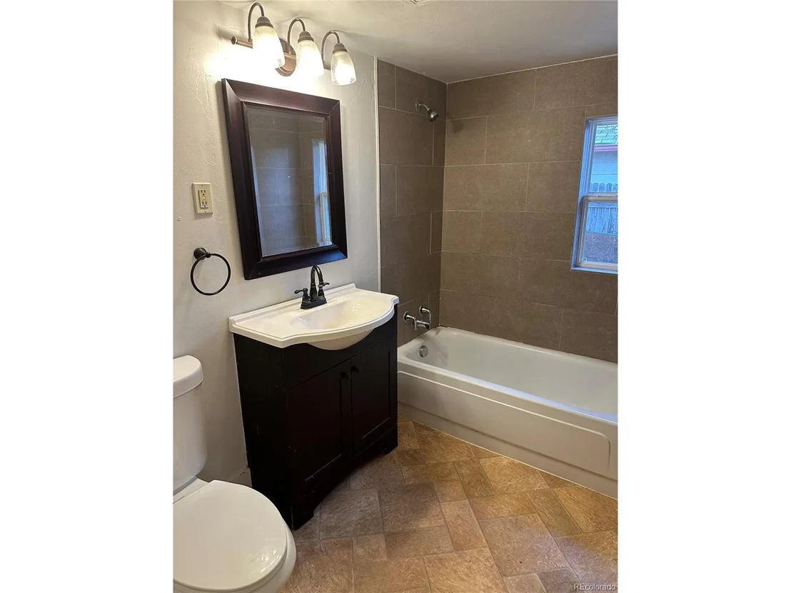 Photo of 214 7th St